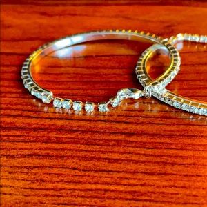 Set of 2 Silver tone Crystal bangles!